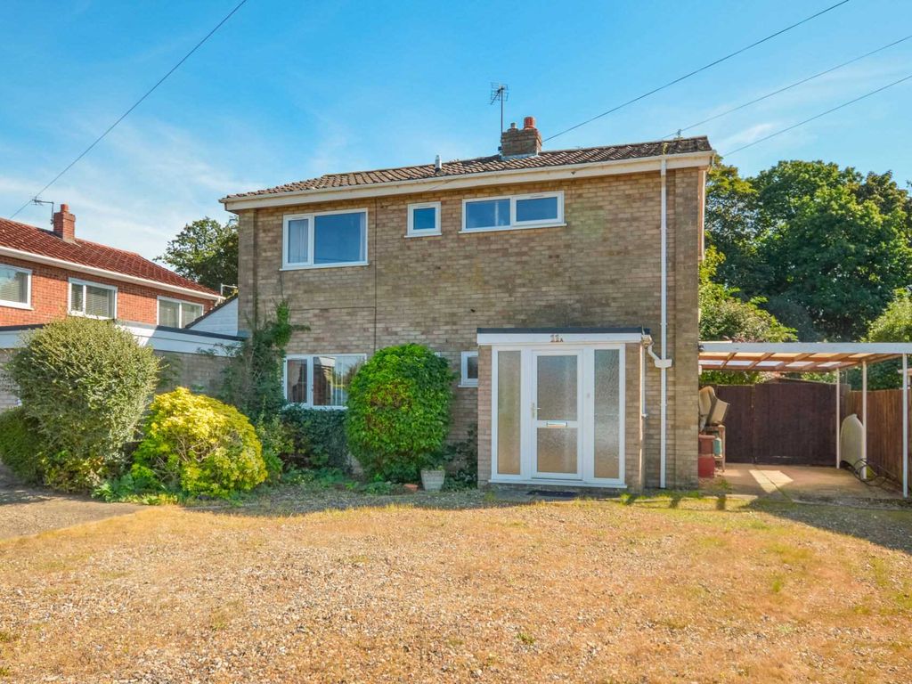 3 bed detached house for sale in Windmill Avenue, Dereham NR20, £300,000