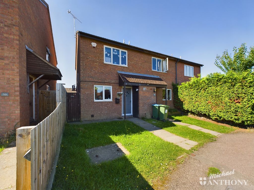 2 bed end terrace house for sale in Orwell Drive, Aylesbury HP21, £254,000