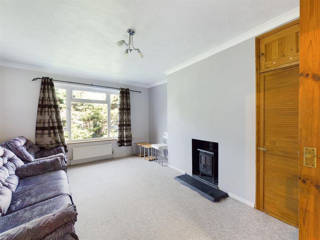 2 bed flat for sale in Horton Road, Brighton BN1, £235,000