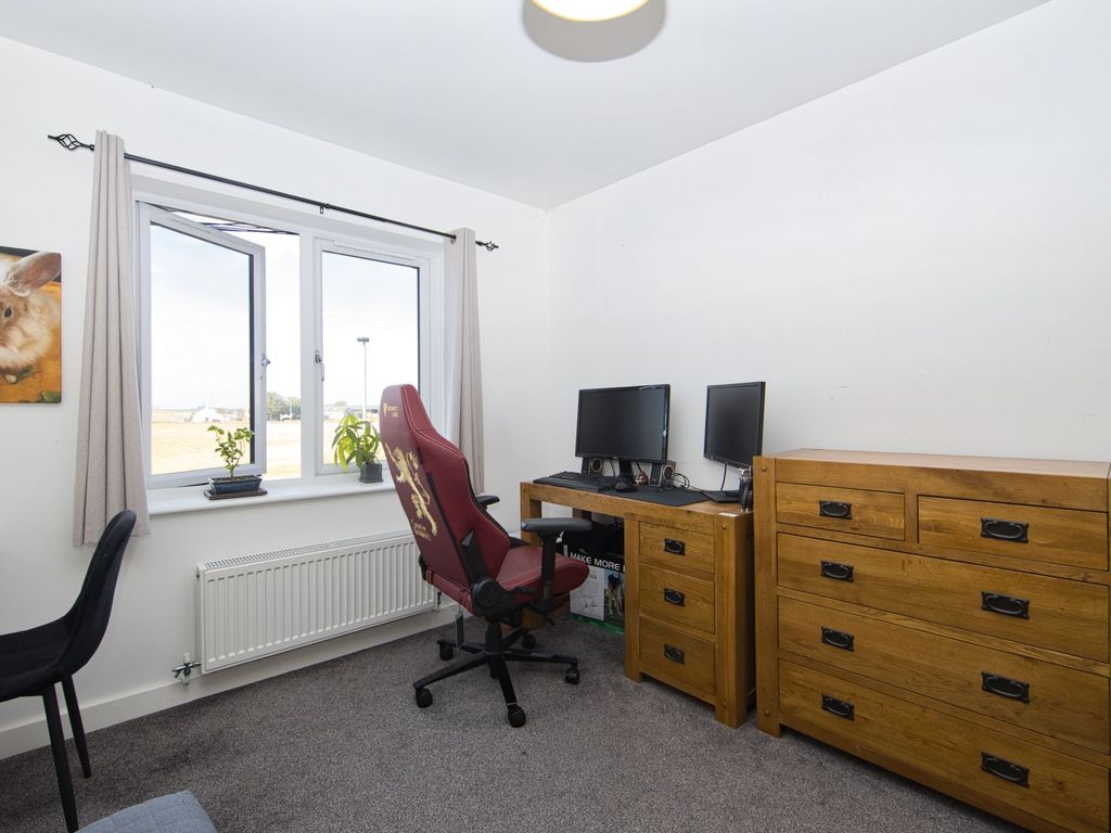2 bed flat for sale in Roman Way, Margate CT9, £215,000