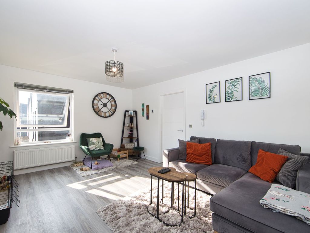 2 bed flat for sale in Roman Way, Margate CT9, £215,000