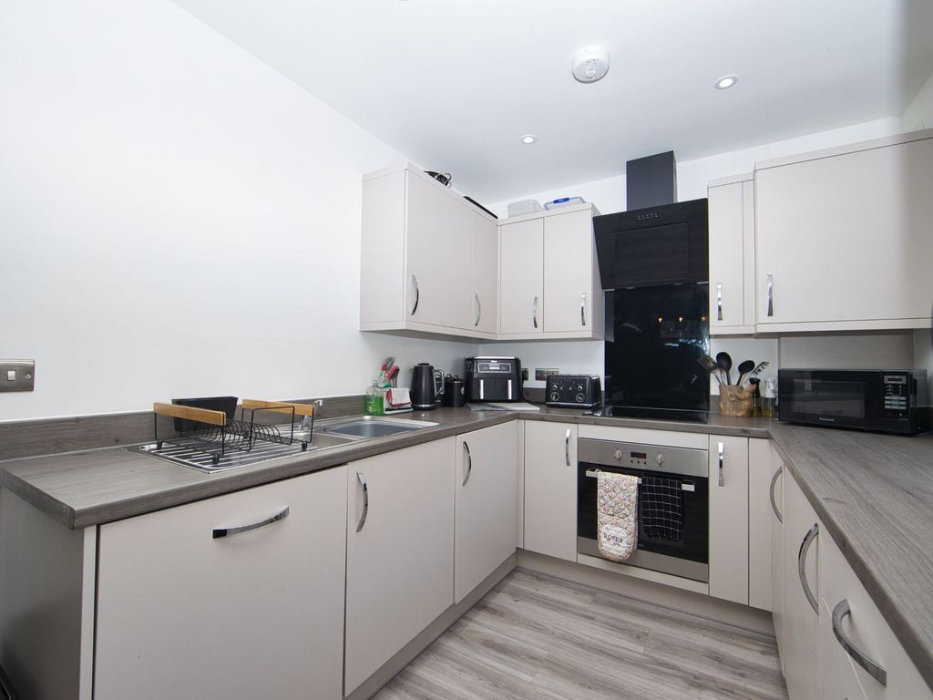 2 bed flat for sale in Roman Way, Margate CT9, £215,000