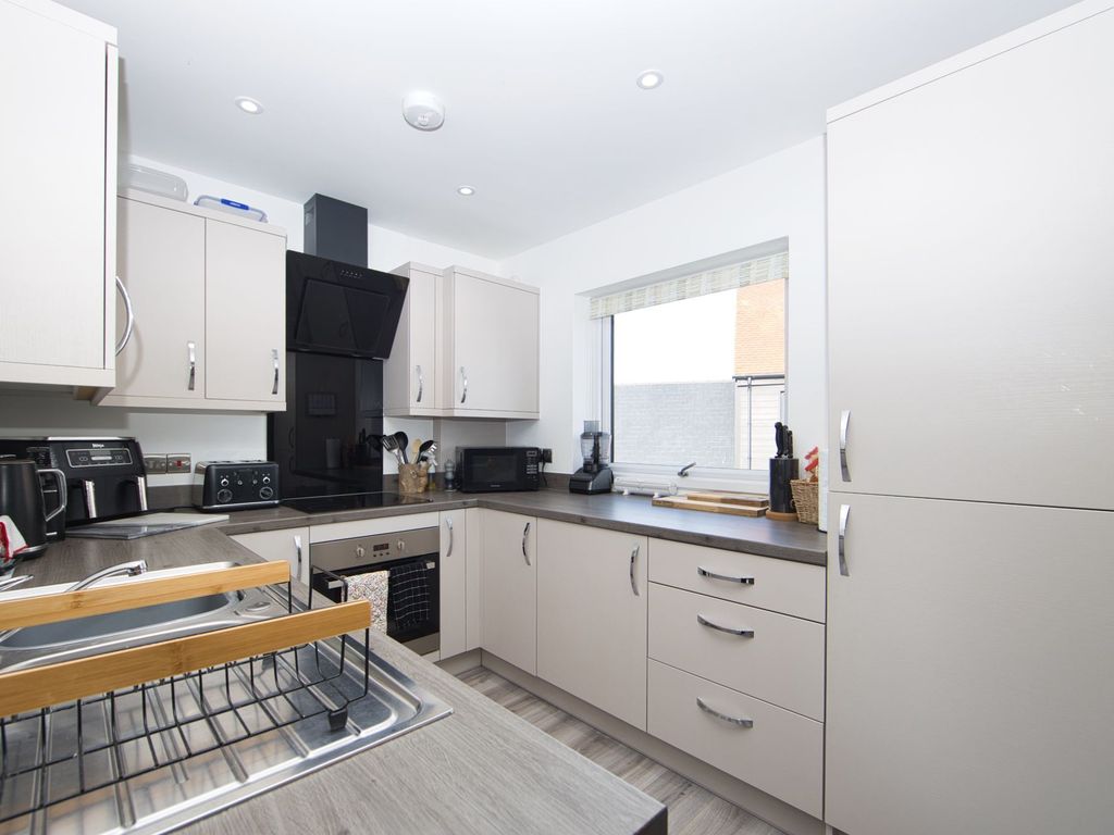 2 bed flat for sale in Roman Way, Margate CT9, £215,000