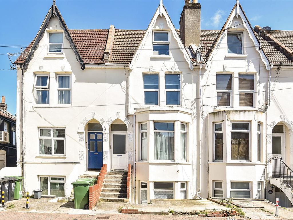 2 bed flat for sale in Waverley Road, Southsea PO5, £150,000