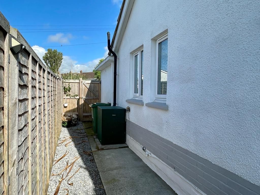 3 bed bungalow for sale in Bryn Glas, Aberporth, Cardigan SA43, £279,000
