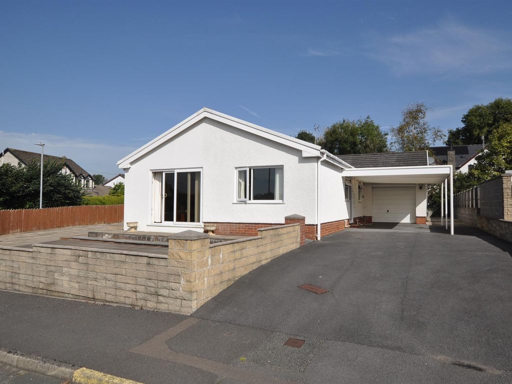 3 bed detached bungalow for sale in Coed-Y-Felin, Abergwili, Carmarthen SA31, £320,000