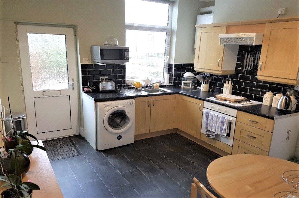 2 bed terraced house for sale in Fanshaw Road, Dronfield, Derbyshire S18, £175,000