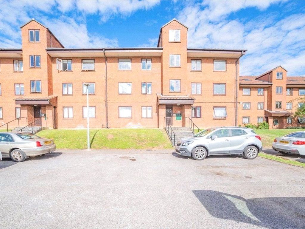 2 bed flat for sale in Tippett Rise, Reading, Berkshire RG2, £230,000