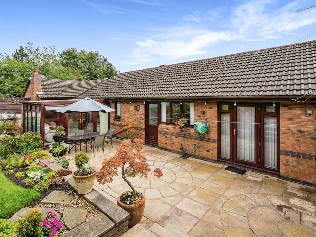 3 bed bungalow for sale in Delphfield, Norton, Runcorn, Cheshire WA7, £250,000