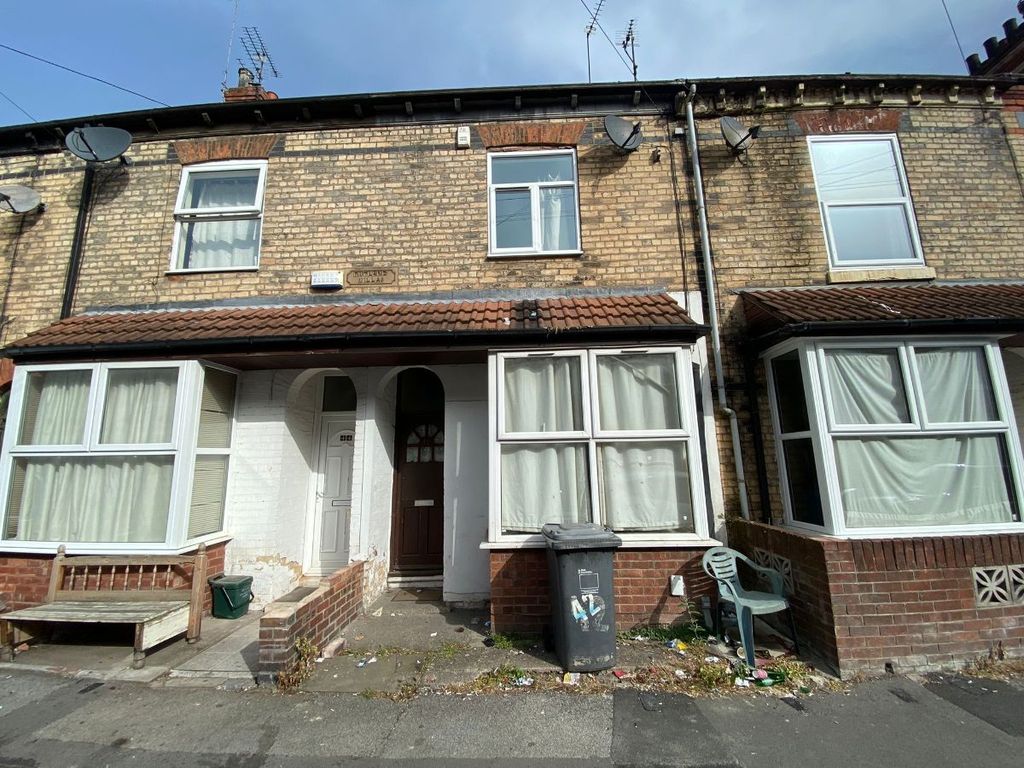 2 bed terraced house for sale in Grafton Street, Hull HU5, £60,000