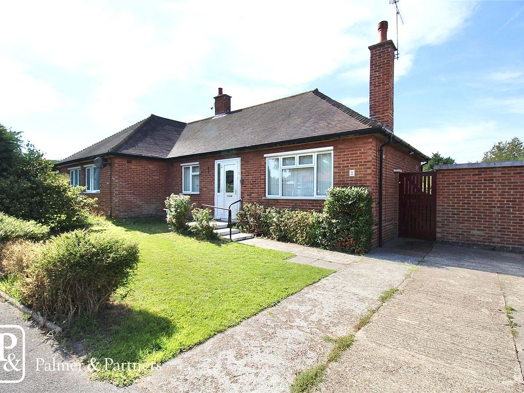 2 bed bungalow for sale in Robin Drive, Ipswich, Suffolk IP2, £225,000