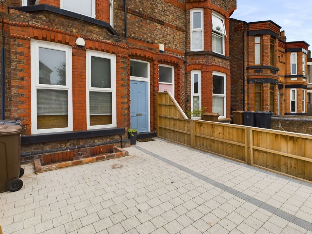 2 bed flat for sale in Cambridge Road, Crosby L23, £170,000
