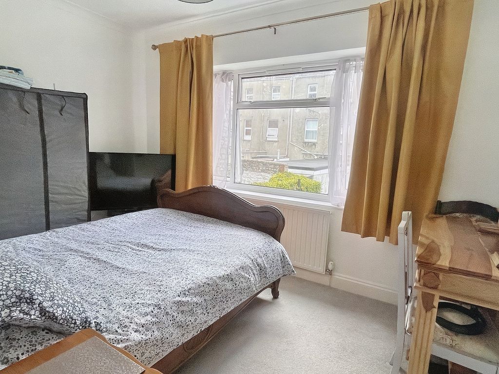 2 bed flat for sale in Upper Church Road, Weston-Super-Mare, North Somerset. BS23, £140,000