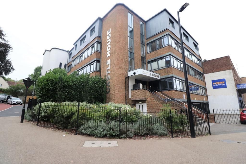 1 bed flat for sale in Desborough Road, High Wycombe HP11, £185,000