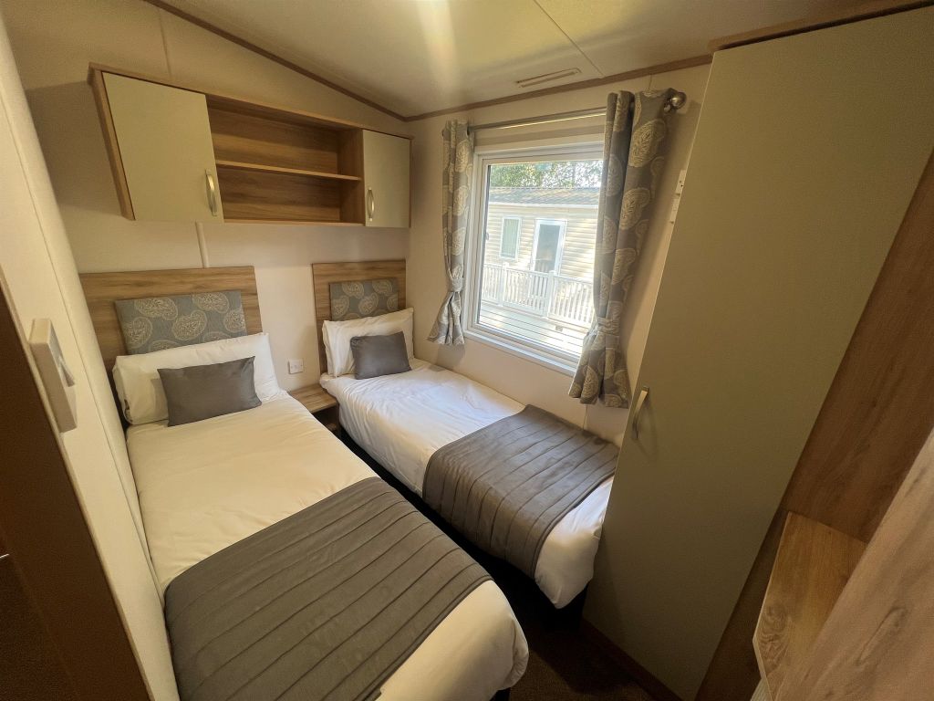 2 bed mobile/park home for sale in Woodling Crescent, Godshill, Fordingbridge SP6, £75,000