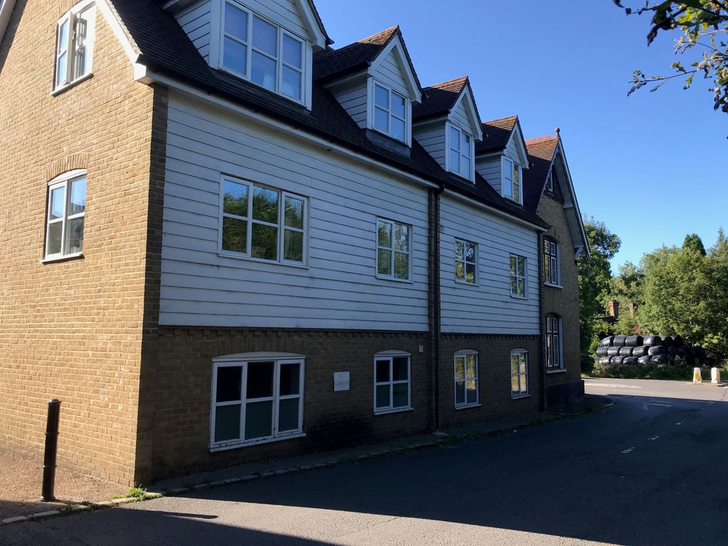 2 bed flat for sale in Withyham Road, Groombridge, Tunbridge Wells TN3, £199,950