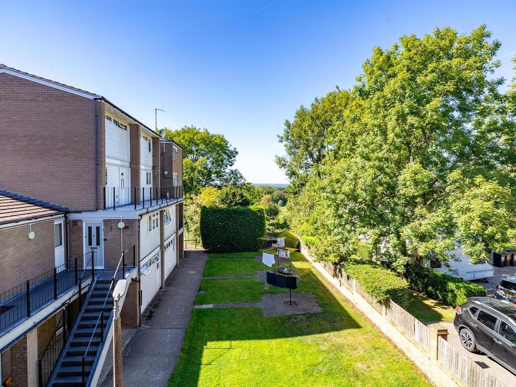1 bed flat for sale in High Street, Elstree, Borehamwood WD6, £200,000