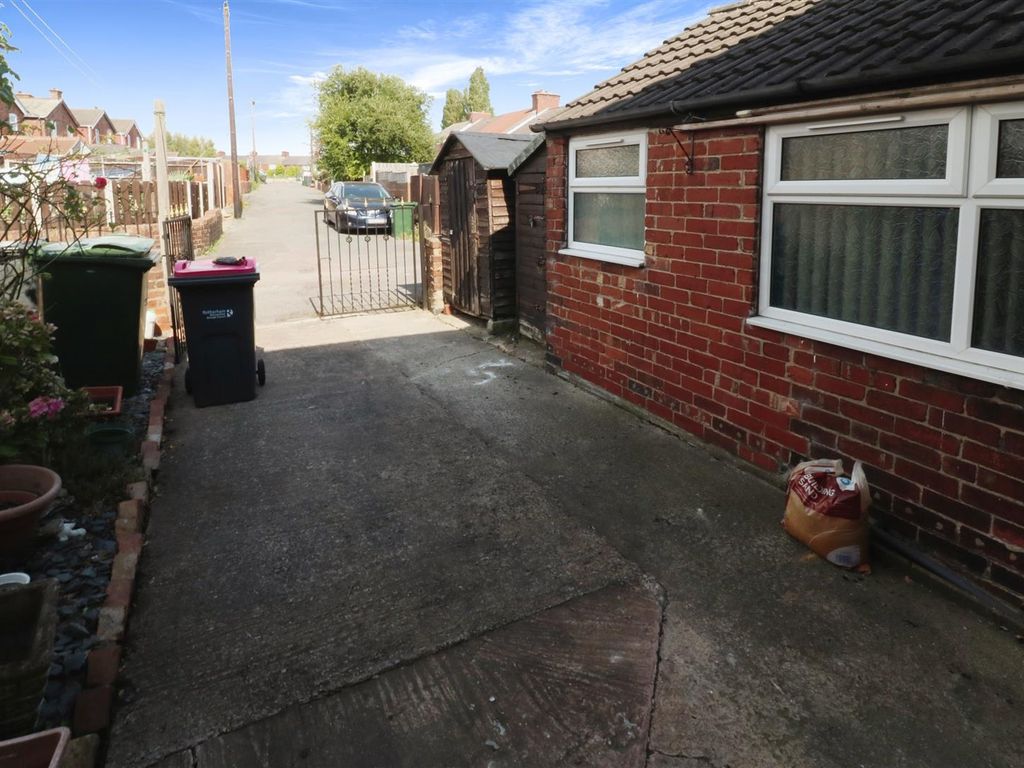 3 bed end terrace house for sale in Victoria Street, Maltby, Rotherham S66, £100,000