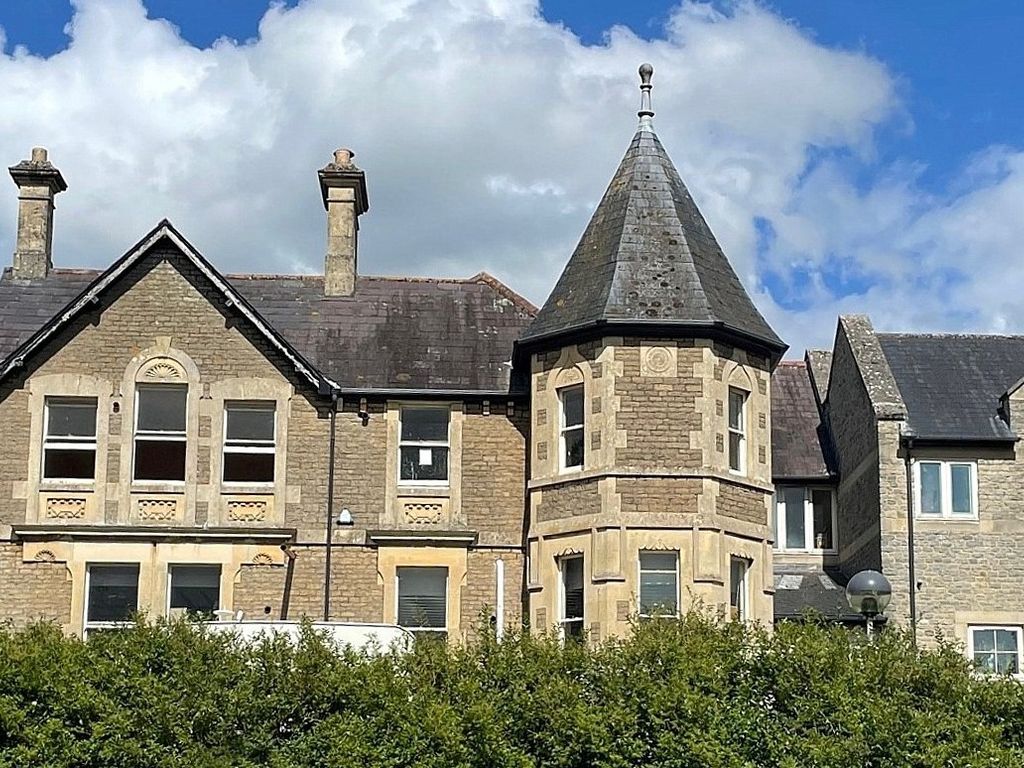 2 bed flat for sale in Wincanton, Somerset BA9, £165,000
