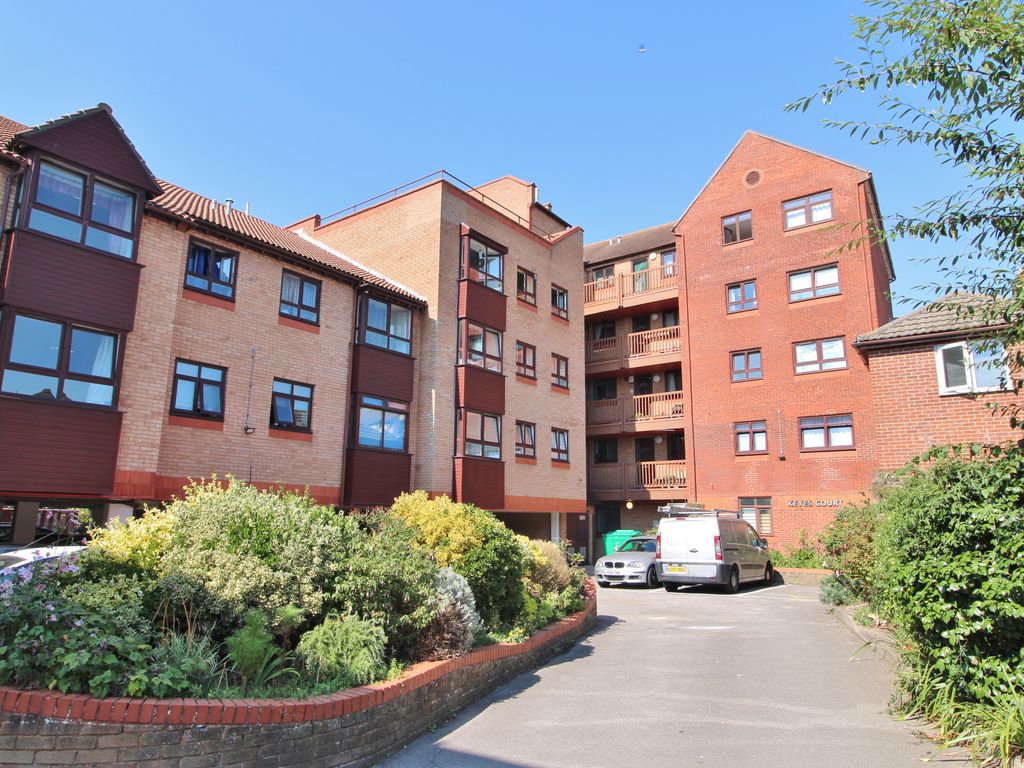 2 bed property for sale in Albert Road, Southsea PO5, £120,000