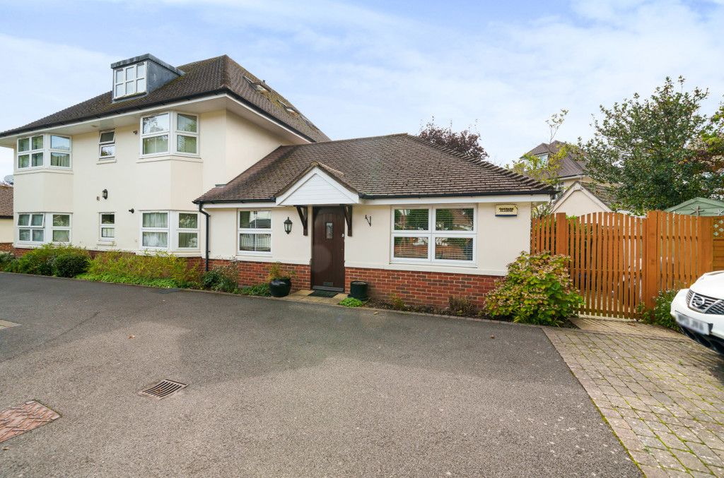 2 bed bungalow for sale in Browning Avenue, Pokesdown, Bournemouth BH5, £300,000