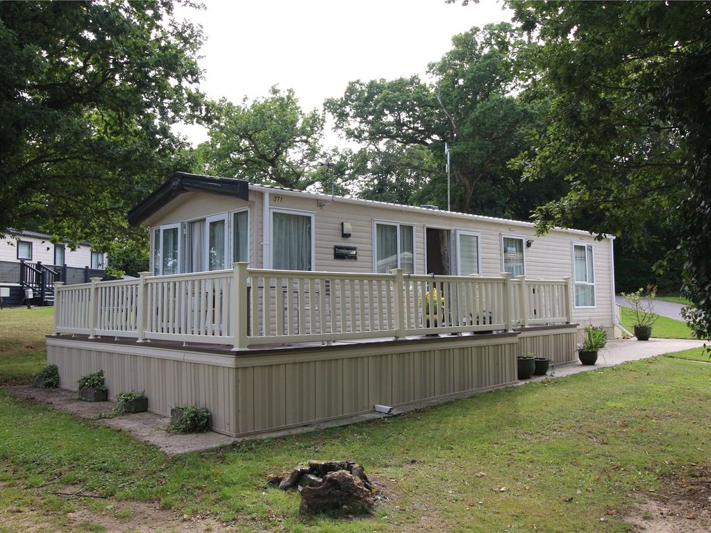 2 bed mobile/park home for sale in Hoburne Bashley, Sway Road, New Milton, Hampshire BH25, £29,950