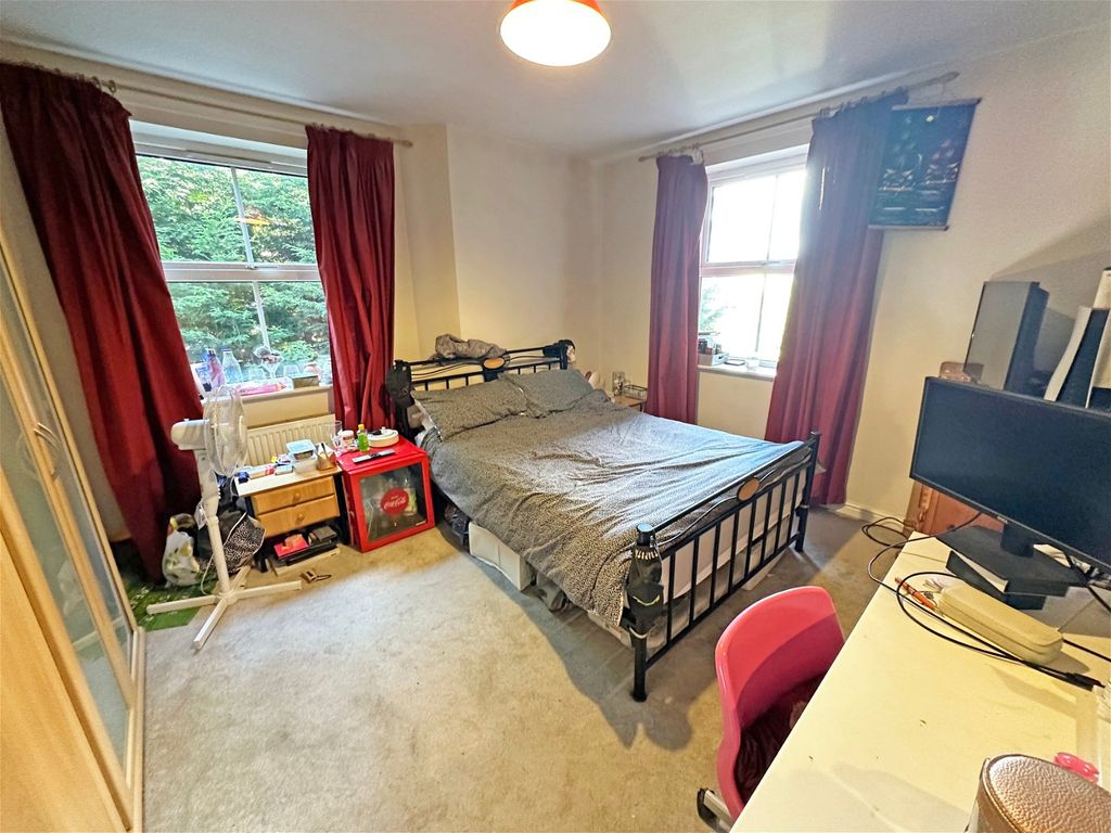 2 bed flat for sale in Westley Heights, Warwick Road, Solihull B92, £170,000
