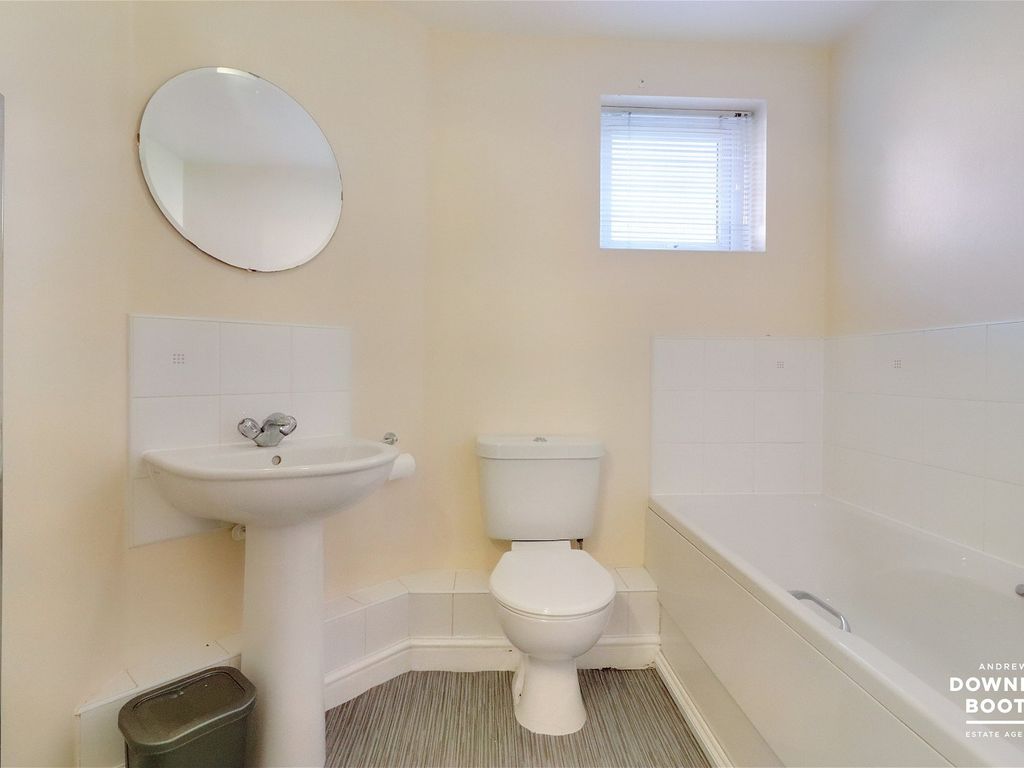 2 bed flat for sale in Pear Tree Close, Lichfield WS14, £190,000