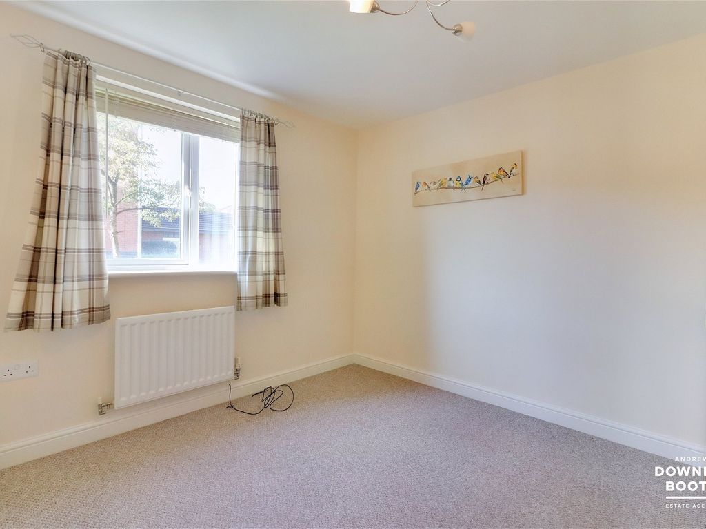 2 bed flat for sale in Pear Tree Close, Lichfield WS14, £190,000