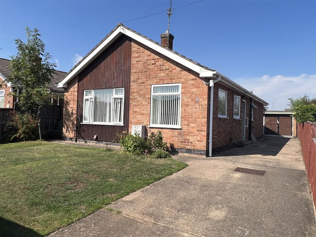 3 bed detached bungalow for sale in Paddock Close, Calverton, Nottingham NG14, £275,000
