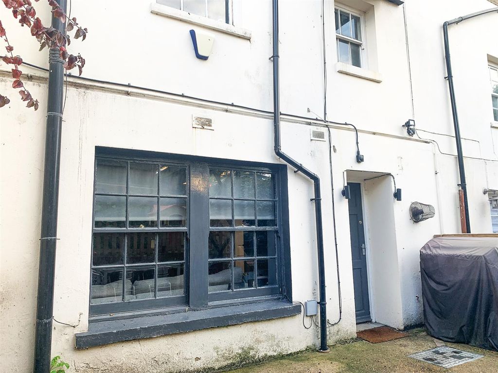 2 bed maisonette for sale in Harmer Street, Gravesend DA12, £230,000