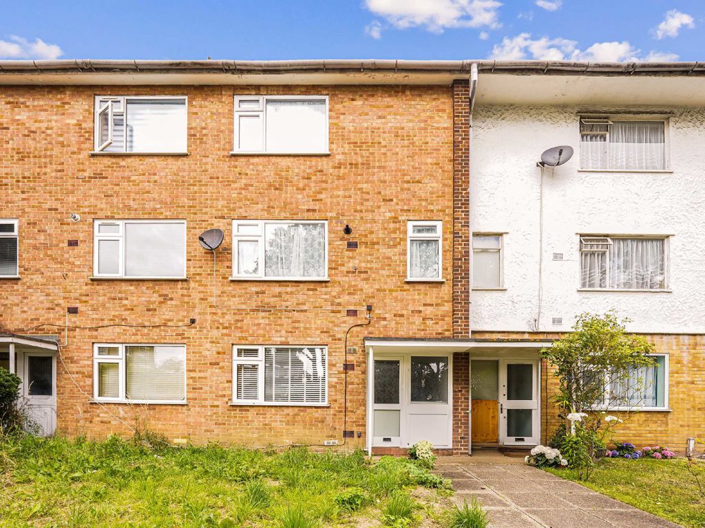 2 bed flat for sale in St. Helen's Crescent, London SW16, £325,000