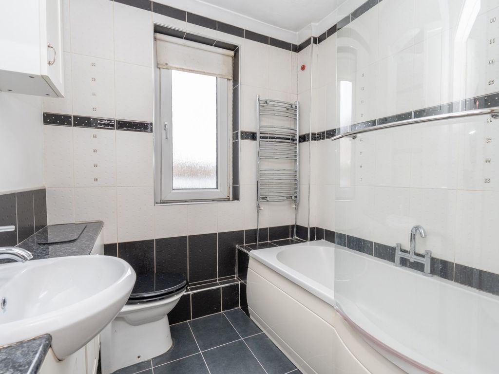 2 bed flat for sale in Thorndean Avenue, Bellshill ML4, £75,000