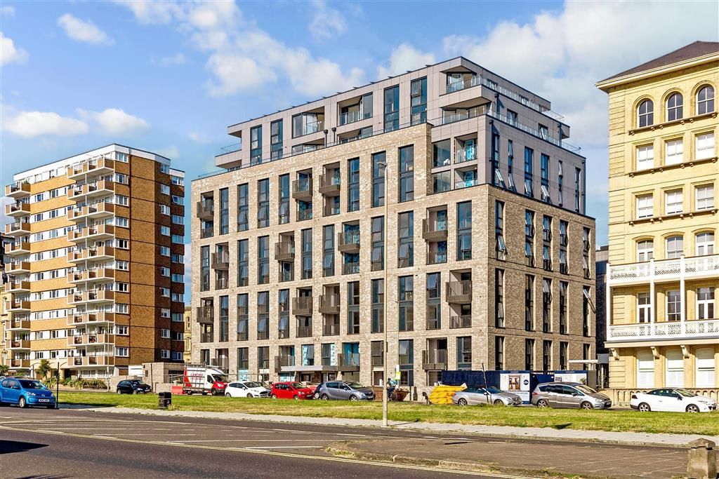 2 bed flat for sale in Grand Avenue, Hove, East Sussex BN3, £148,000