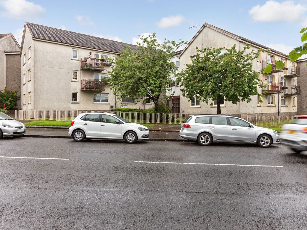 3 bed flat for sale in Deedes Street, Airdrie ML6, £58,000