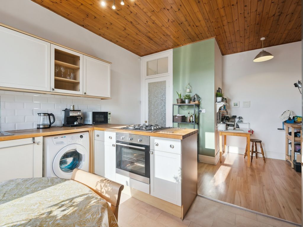 1 bed flat for sale in Clarkston Road, Muirend, Glasgow G44, £145,000