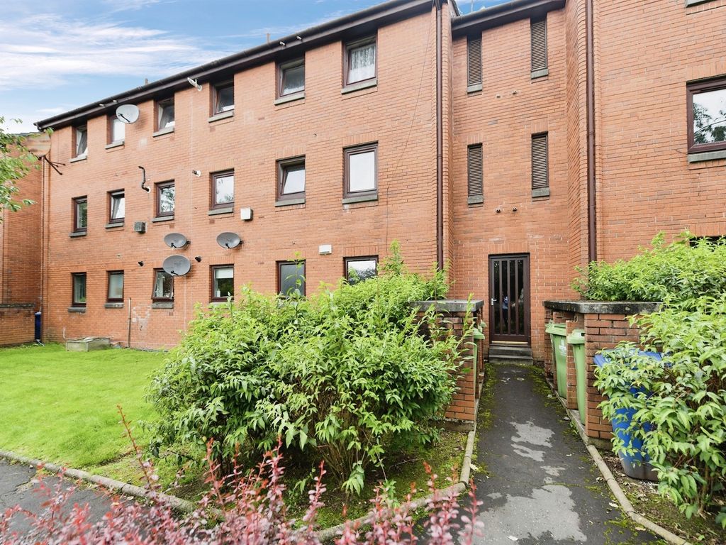 2 bed flat for sale in Budhill Avenue, Glasgow G32, £65,000