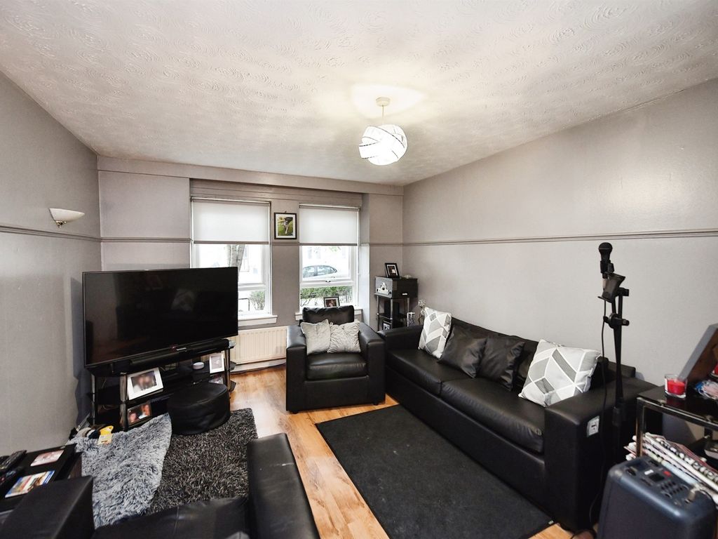 2 bed flat for sale in Budhill Avenue, Glasgow G32, £65,000