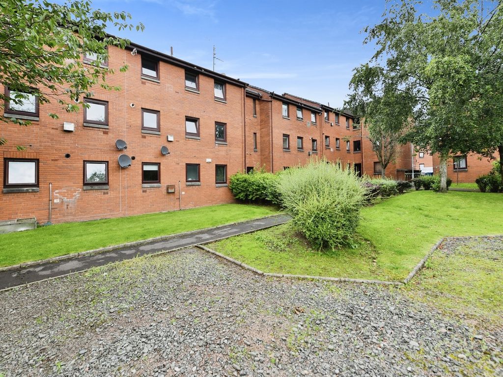 2 bed flat for sale in Budhill Avenue, Glasgow G32, £65,000