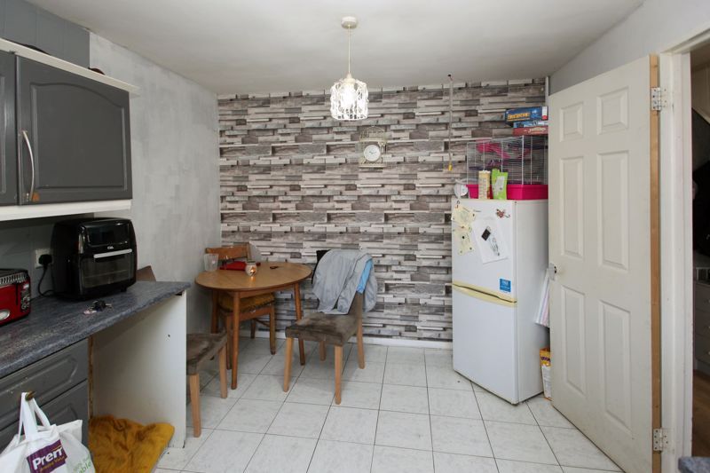 3 bed end terrace house for sale in Burtondale, Brookside, Telford TF3, £125,000