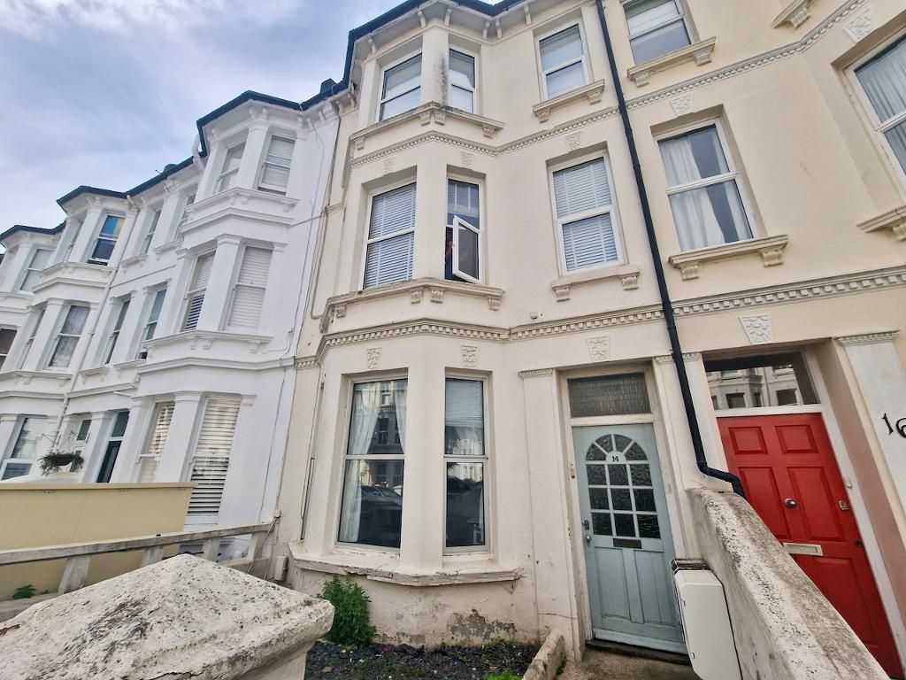 1 bed flat for sale in Westbourne Street, Hove BN3, £250,000