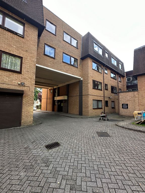 1 bed flat for sale in Widmore Road, Bromley BR1, £85,000
