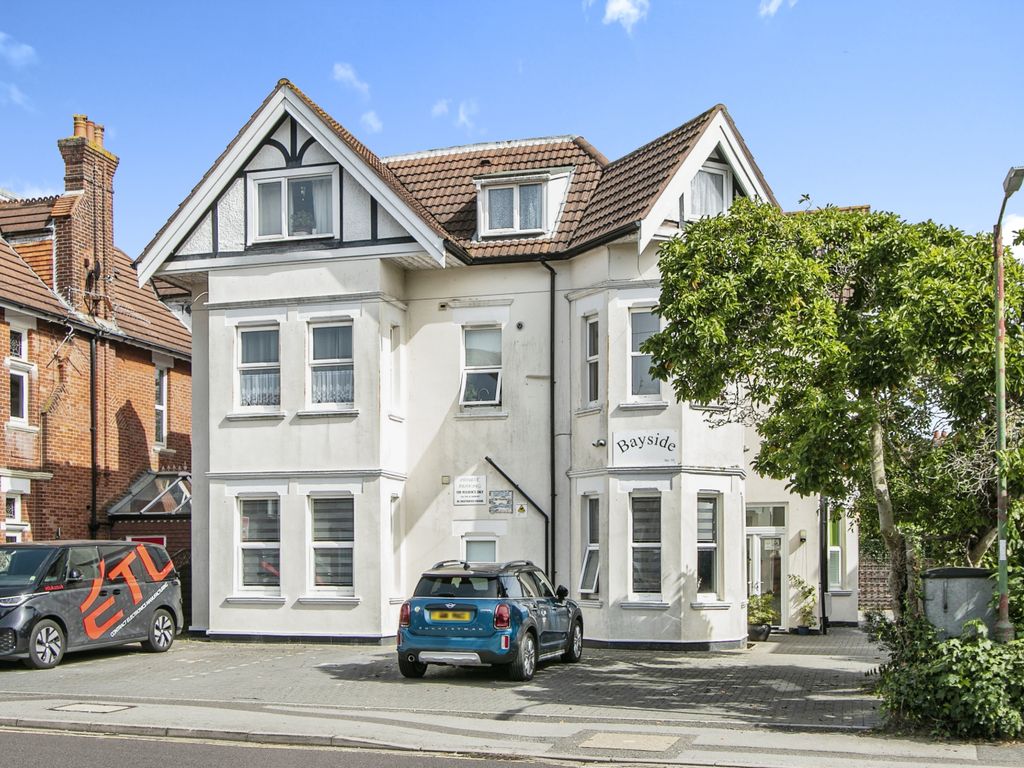 1 bed flat for sale in Crabton Close Road, Bournemouth, Dorset BH5, £170,000