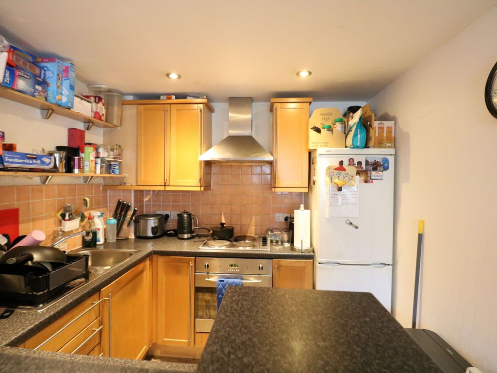 2 bed flat for sale in Southwell Close, Chafford Hundred, Grays RM16, £239,999