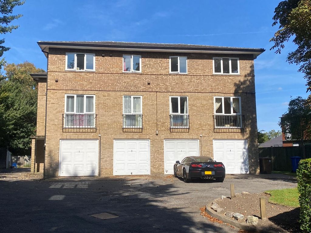 1 bed flat for sale in Sunbury Court Mews, Lower Sunbury TW16, £270,000