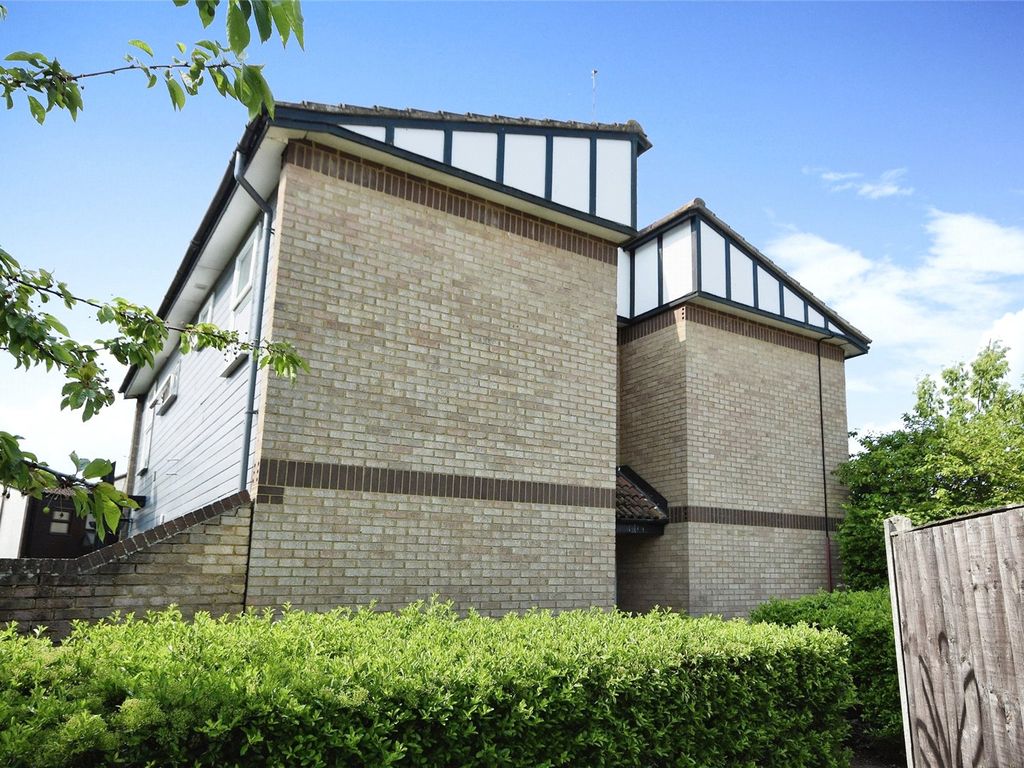1 bed flat for sale in Rectory Road, Pitsea, Basildon, Essex SS13, £150,000