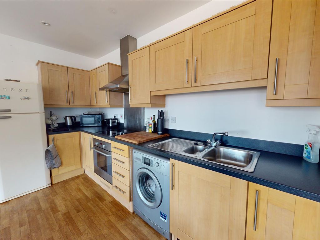 1 bed flat for sale in Wyncliffe Gardens, Pentwyn, Cardiff CF23, £127,950