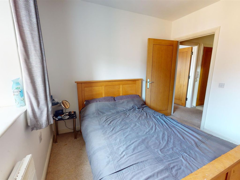 1 bed flat for sale in Wyncliffe Gardens, Pentwyn, Cardiff CF23, £127,950