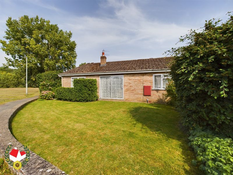 3 bed bungalow for sale in Curlew Road, Abbeydale, Gloucester GL4, £240,000