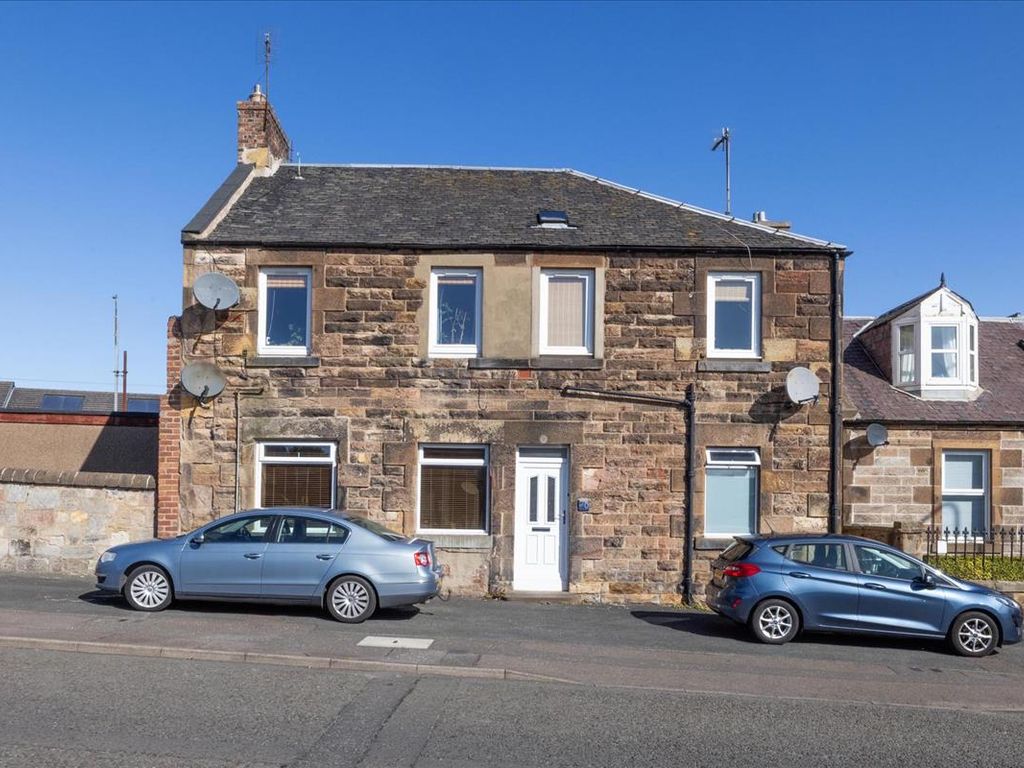 2 bed flat for sale in 70 High Street, Loanhead EH20, £150,000